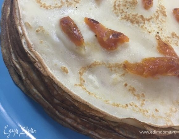 Блины с припеком кураги подавать со сметаной. Приятного аппетита!