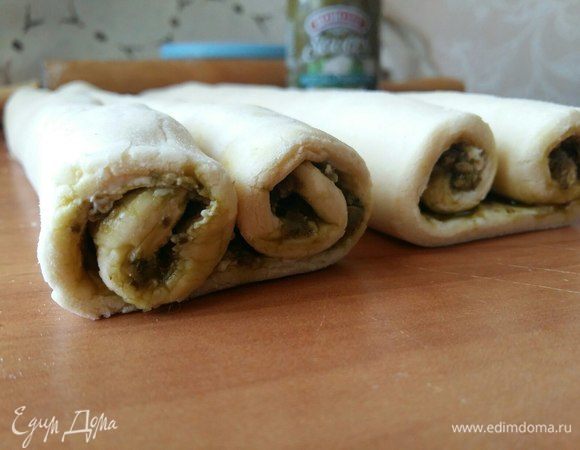 Так поступить и со вторым пластом теста.