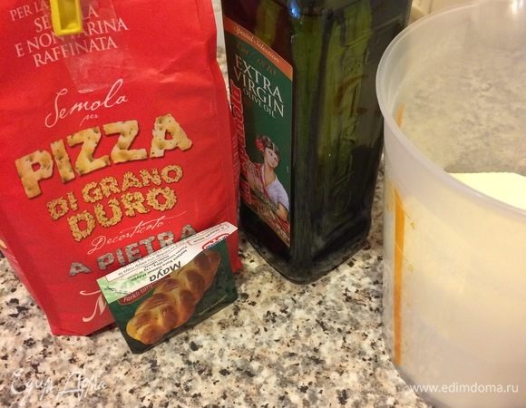 Вот такую муку я использую для этого рецепта. Это семолина из цельного зерна для пиццы.