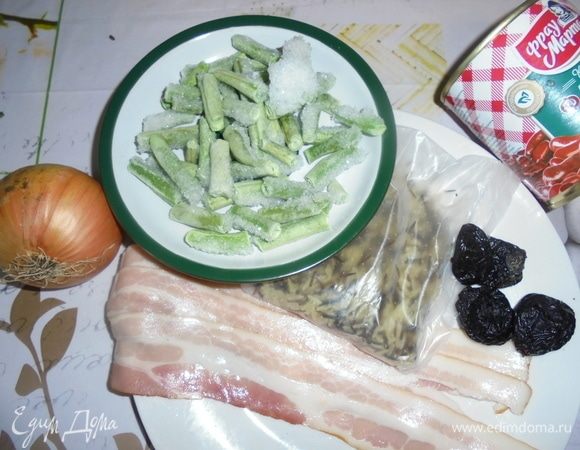 Подготовьте ингредиенты. Рис отварите до готовности в подсоленной воде.