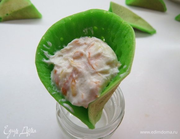 Заполняем наши блинчики кремом с цитрусовым конфи.
