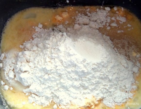 Всыпать муку.