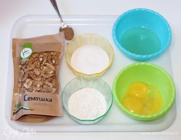 Приготовим тесто для коржей.