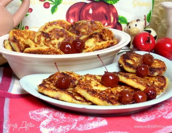 Так как оладьи достаточно жирные, сметану не предлагала.