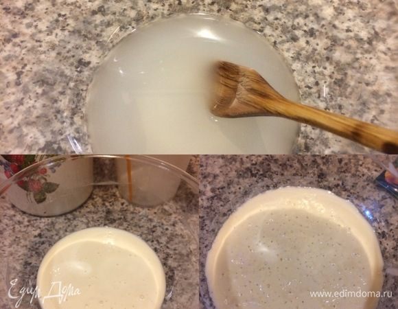 Стартер: в миске смешать воду, дрожжи и муку. Массу хорошо перемешать, накрыть миску пленкой и оставить при комнатной t на 15-16 часов.