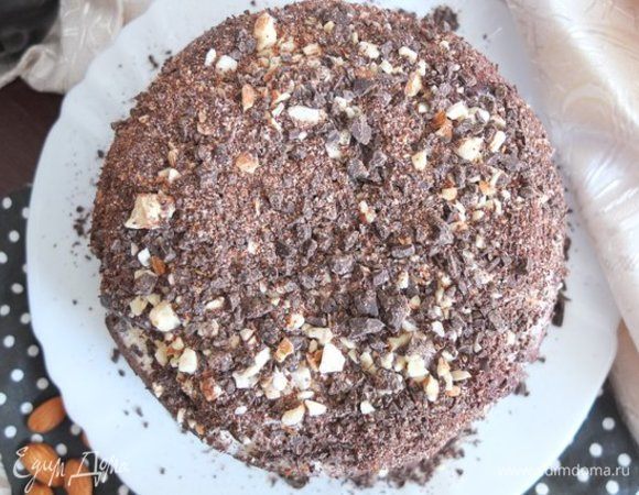 Торт при желании можно полить шоколадной глазурью.