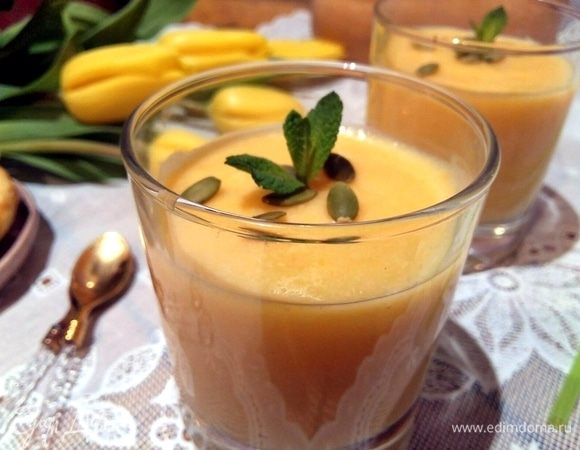 Посыпать сверху тыквенные семечки. В теплом виде кисель также вкусен, как и в холодном. 