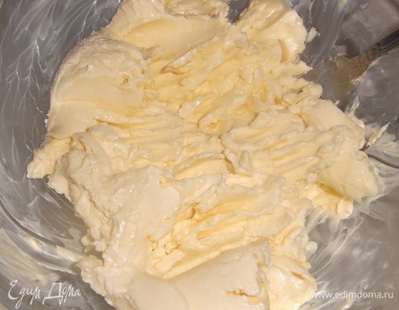 Масло размягчить и размять.