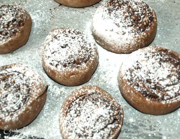 Посыпаем сахарной пудрой и подаем к столу.