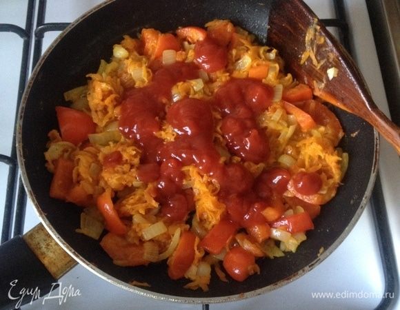 Томатный кетчуп 2 ст. л. перемешать.