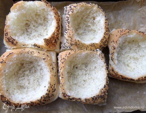 Получаем съедобные кокотницы, которые надо перенести в форму.