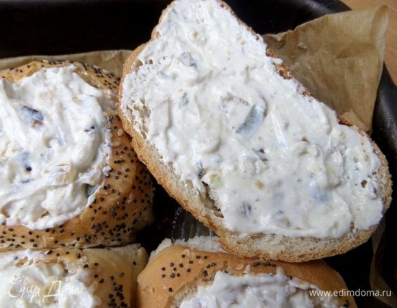 Вместо 6-й булочки я сделала вариант на горбушке батона.