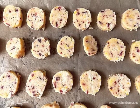 Вынуть из холодильника и аккуратно нарезать на кружочки толщиной 0,5 см.