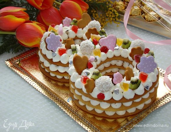 Вот и все! Вкусный, нарядный и модный торт готов! Всех кулинарочек поздравляю с праздником Весны!