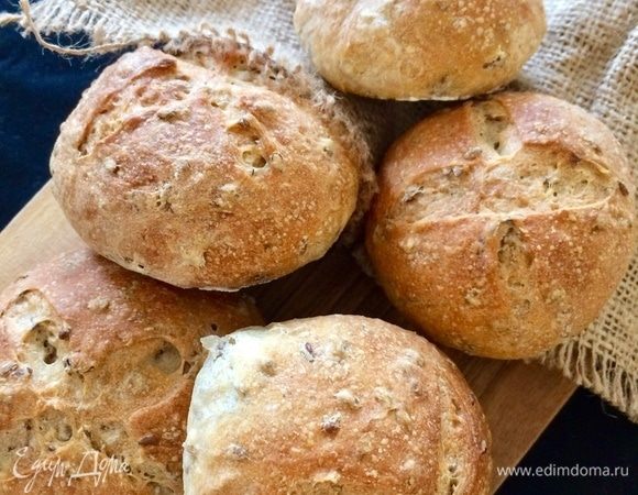 Готовые булочки остудить на решетке.