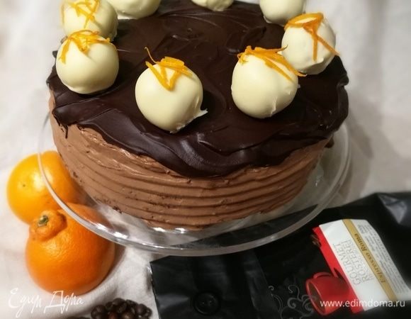 Я практически не пеку бисквитные торты, но мой муж — большой любитель. Для него чем больше в них крема, тем лучше. Вот так получилось, что на 8 Марта я испекла торт специально для мужа.
Еще мне кажется, что в этом торте очень интересный способ приготовления бисквита (может я ошибаюсь, потому что опыта с ними не имею), но бисквит получился «на ура». 