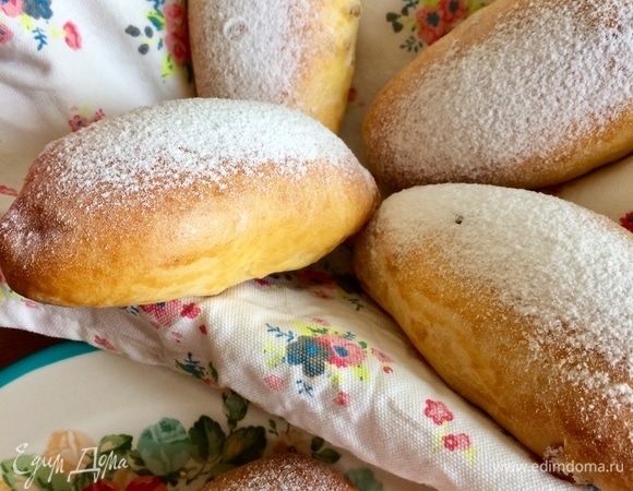 Готовые булочки остудить на решетке и подавать.