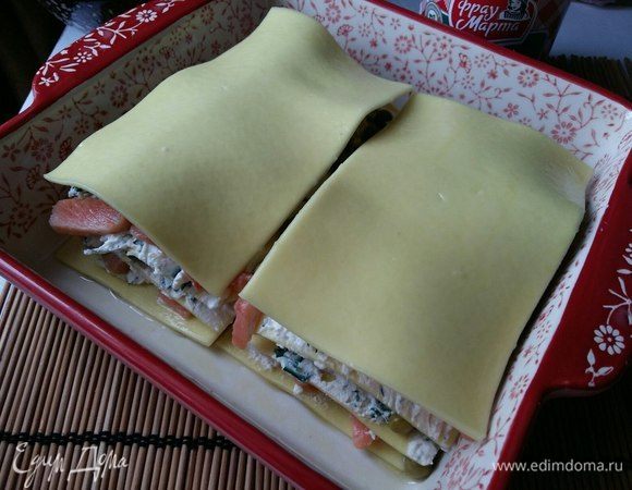 Сверху должны оказаться листы лазаньи. 