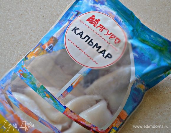 Кальмары ТМ «Магуро» разморозить на нижней полке холодильника.