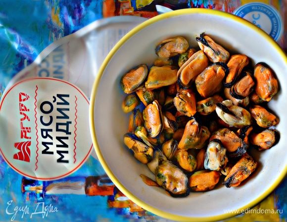 Мидии хорошо промыть под холодной проточной водой.