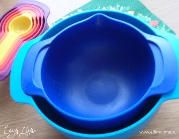 Вот в такой удобной миске я замешивала начинку.