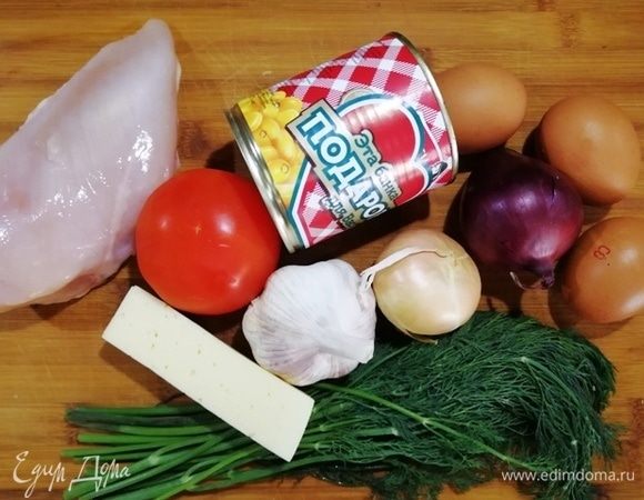 Берем необходимы ингредиенты для куриных маффинов.