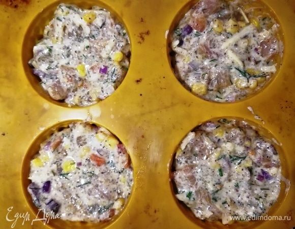 Выкладываем смесь в силиконовые формы. Выпекаем 30 минут при 180°С.