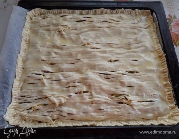 Ставим противень в разогретую духовку. 