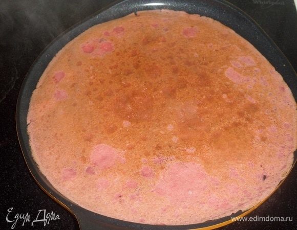 Из указанного количества ингредиентов получилось 7 блинов диаметром 26 см.