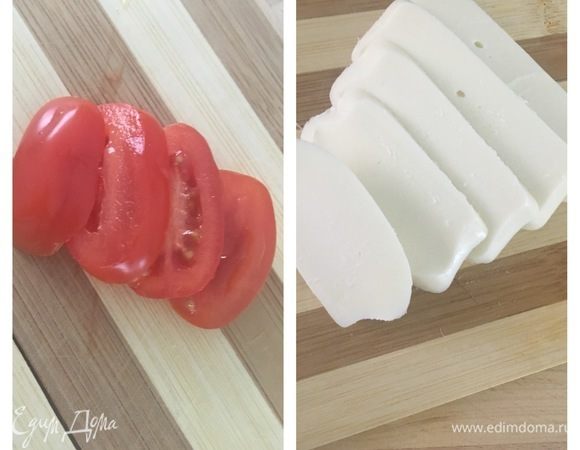 Нарезать помидоры, сыр.