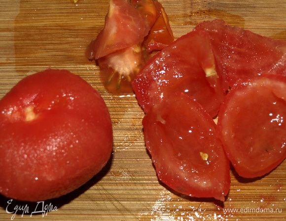 Помидоры бланшировать. Удалить мякоть. 