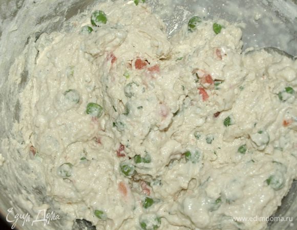 Все хорошо соединяем. Должно получится тесто, как густая сметана. 