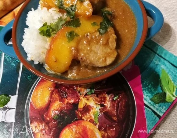 Можно сервировать, посыпав зеленью кинзы. Идеально подходит для этого блюда душистый рассыпчатый рис. 