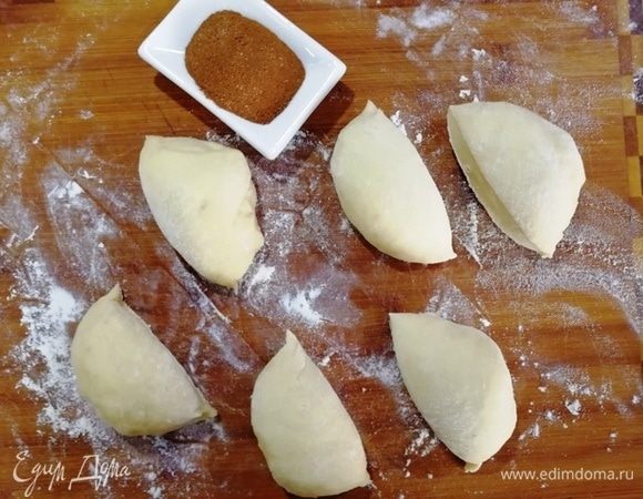 Берем оставшиеся 3 шарика, делим каждый на 2 части. Используем 5 частей. Одну откладываем.