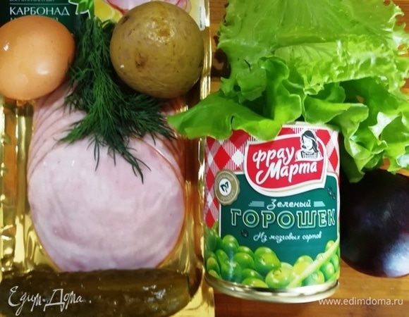 Подготавливаем ингредиенты для закуски. 