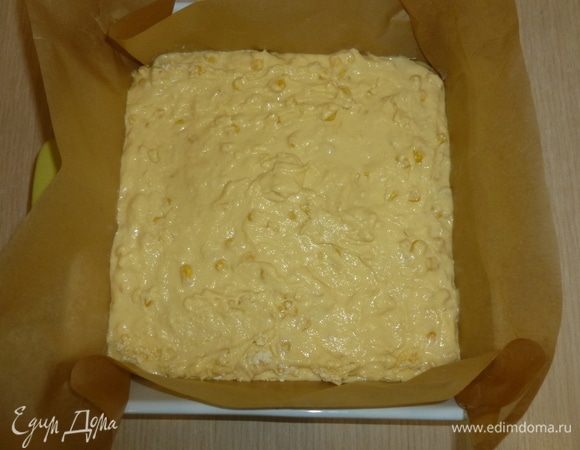 Перелить в форму и выпекать 35 минут до золотистой корочки. 