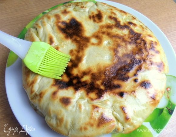 Жарим и ее, сразу смазываем.