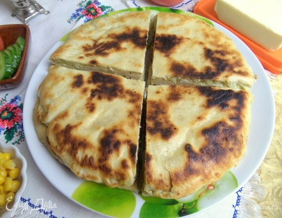 Разделить обе лепкшки на четверти.