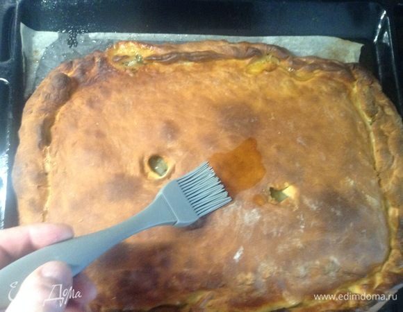 Достаем и смазываем растительным маслом.