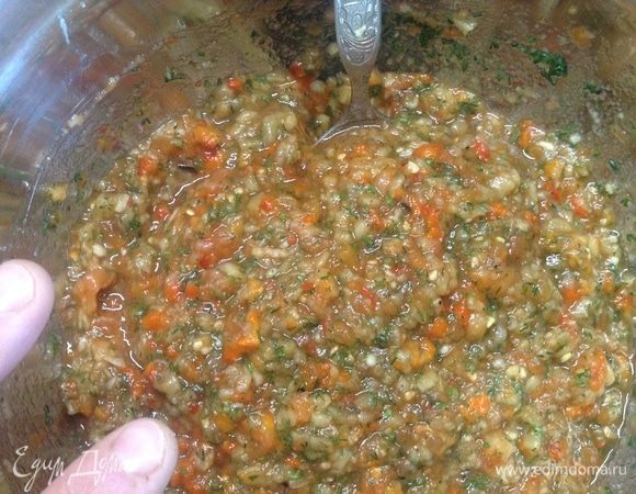 Перемешали, соль и перец черный свежемолотый добавили.