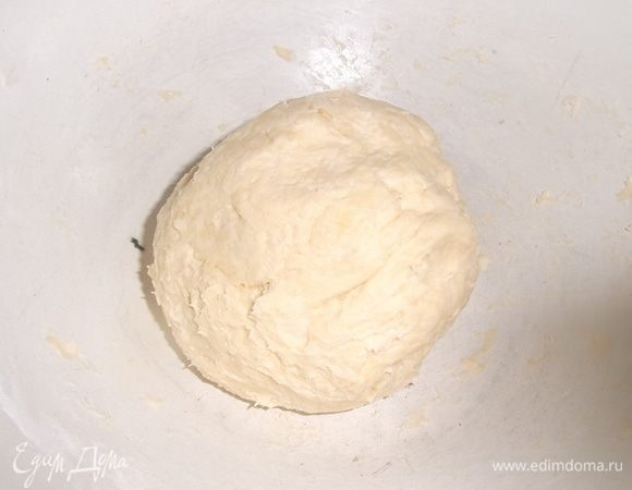 Замесить тесто.