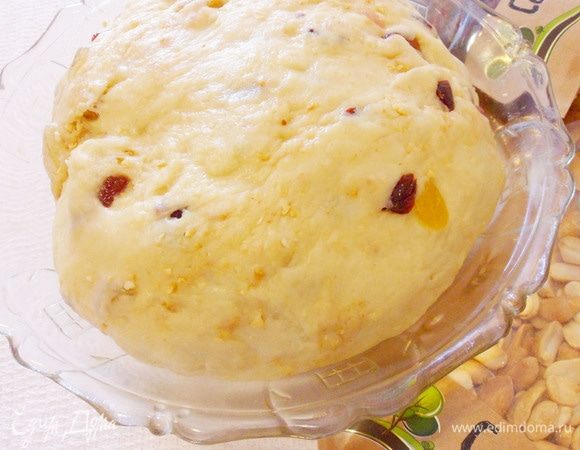 Переложить тесто в миску, накрыть пищевой пленкой и оставить на 30 минут.