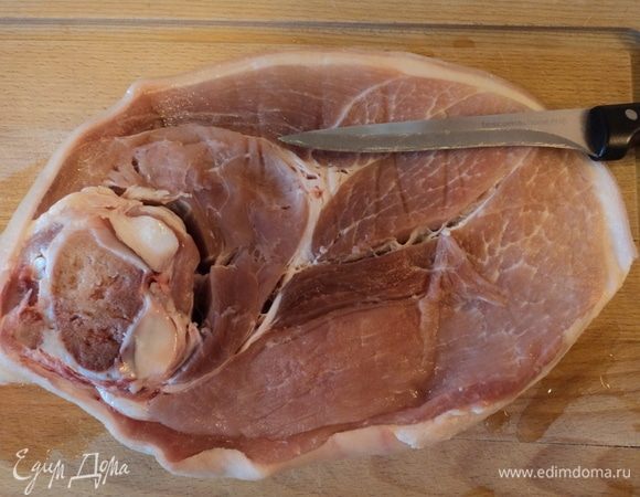 Ну, и начнем. С мяса. У нас тут свинина. Но бывала и говядинка-телятинка, и барашек, даже бывала птица. Каждый раз дает свой вкус. Помыли, обсушили салфеткой.