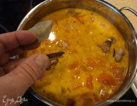 Перемешали... И, да, корицу, палочку, и лаврушку листочек.
