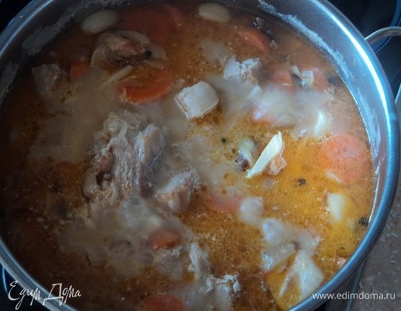 Периодически проверяем (медитируем), как оно там.
А оно издает такие «бульк» и такой аромат... Пока не станет примерно таким, как если картинка передает следующая.