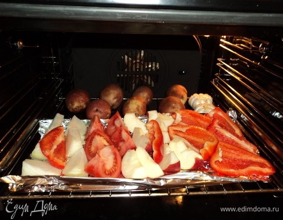 Ну, и в духовку — можно в холодную, можно в разогретую, все равно получается 30 минут на 200–220°С.