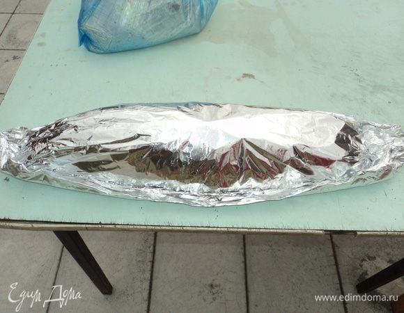Фольгой прикрыли и «упаковали» по периметру.