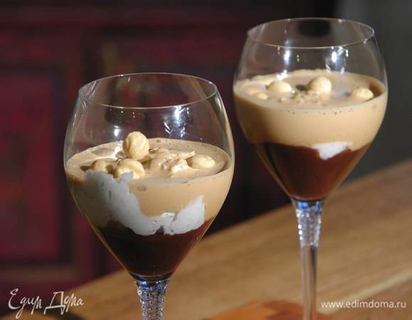 Украсить десерт оставшимися целыми орехами и отправить в холодильник.