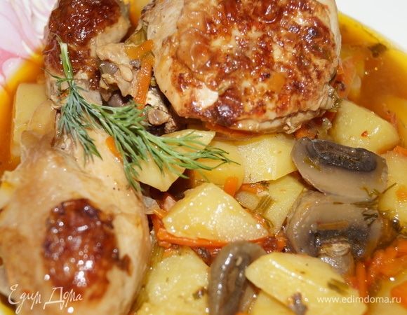 И вот жаркое уже на тарелке.
Очень было вкусно. Приятного и вам аппетита!