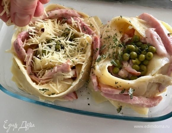 И последний штрих — посыпать оставшимся пармезаном.